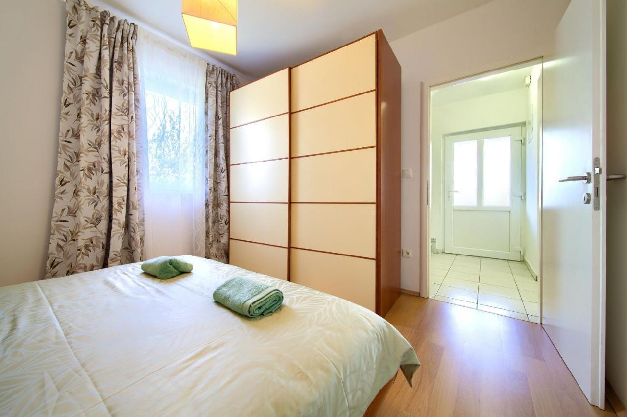 Apartments Aster Malinska Esterno foto